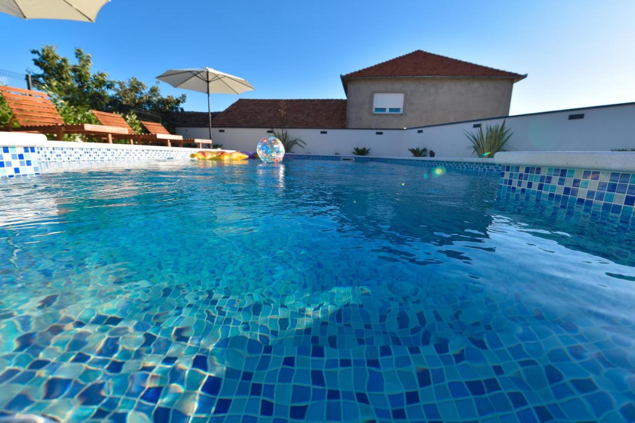 Villa Navita Augustinus With Pool Debeljak Kültér fotó