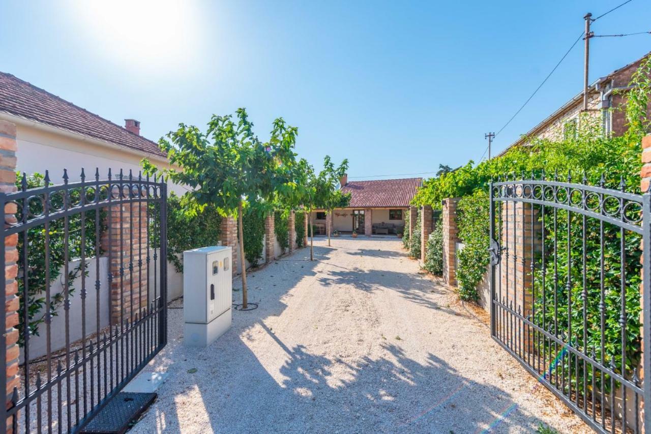 Villa Navita Augustinus With Pool Debeljak Kültér fotó